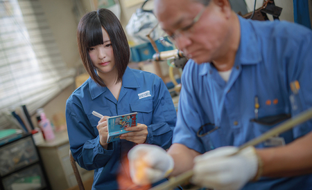 町工場に美少女レイヤー！製造業活性化