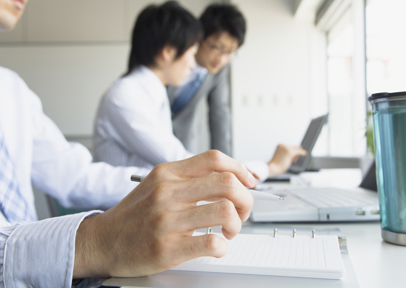 転職に有効な手段、「転職サイト」と「人脈」が僅差。ヘイズの転職に関する調査