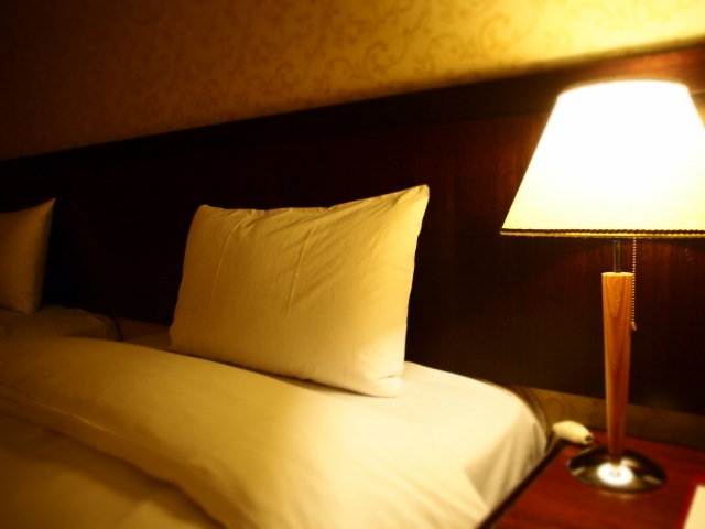 朝早くから仕事なのに眠れない！寝付けない時に眠る方法をご紹介！