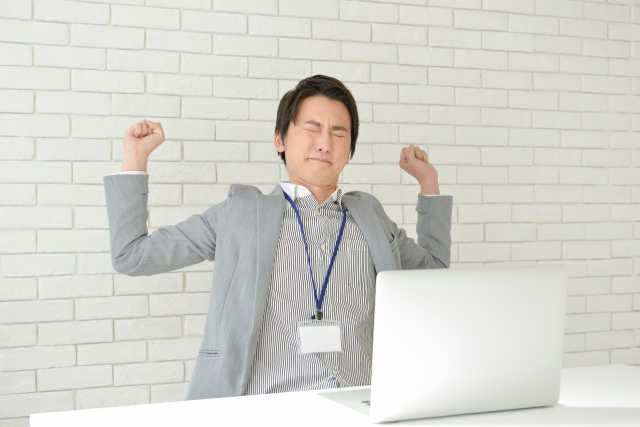 仕事中の眠気をスッキリ！睡魔を撃退する方法とは？