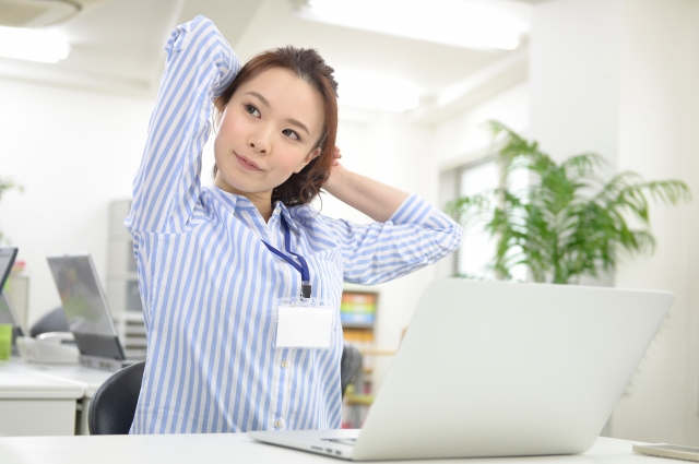 肩こりが辛い人必見！簡単に肩こり解消できるストレッチ！