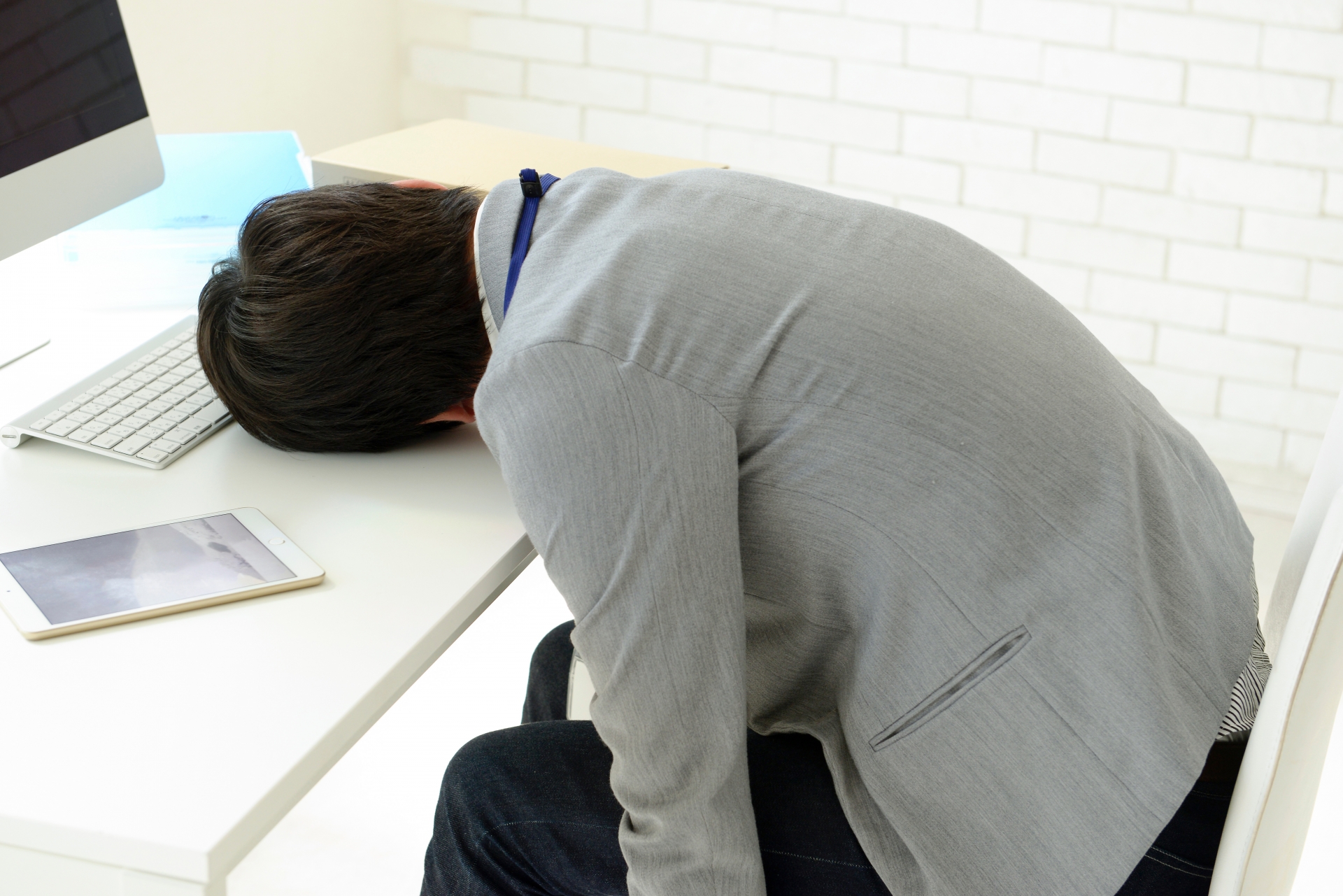 睡眠足りて仕事も効率アップ！ベストな睡眠時間、タイミングとは