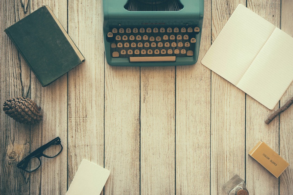 会社のデスクをすっきりさせる方法とは？グッズも紹介