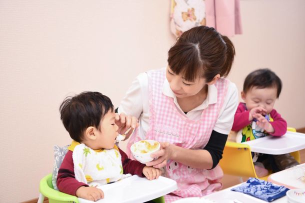 「保育士不足」解消へ。信州子育てみらいネットが展開する、保育士の「働き方改革」