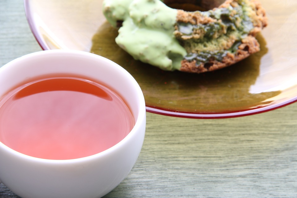 仕事中におやつを食べる人は仕事ができるって本当！？