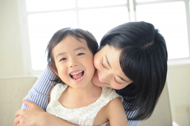 子育てと仕事の両立をサポートする企業の「くるみんマーク」とは？