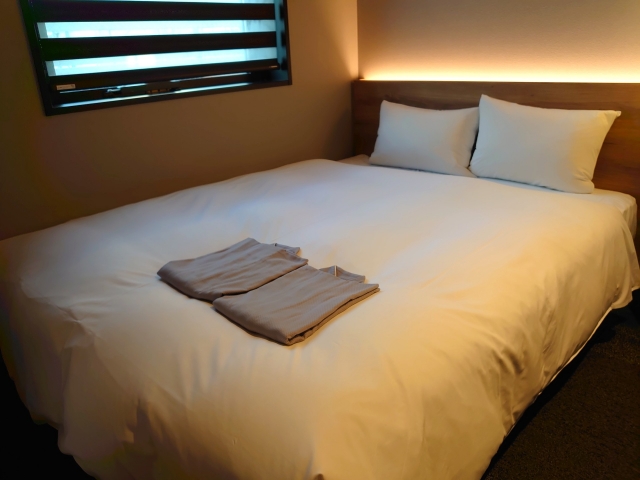 夜眠るときの寝室　真っ暗かあかりをつけた状態　どっちがいい？